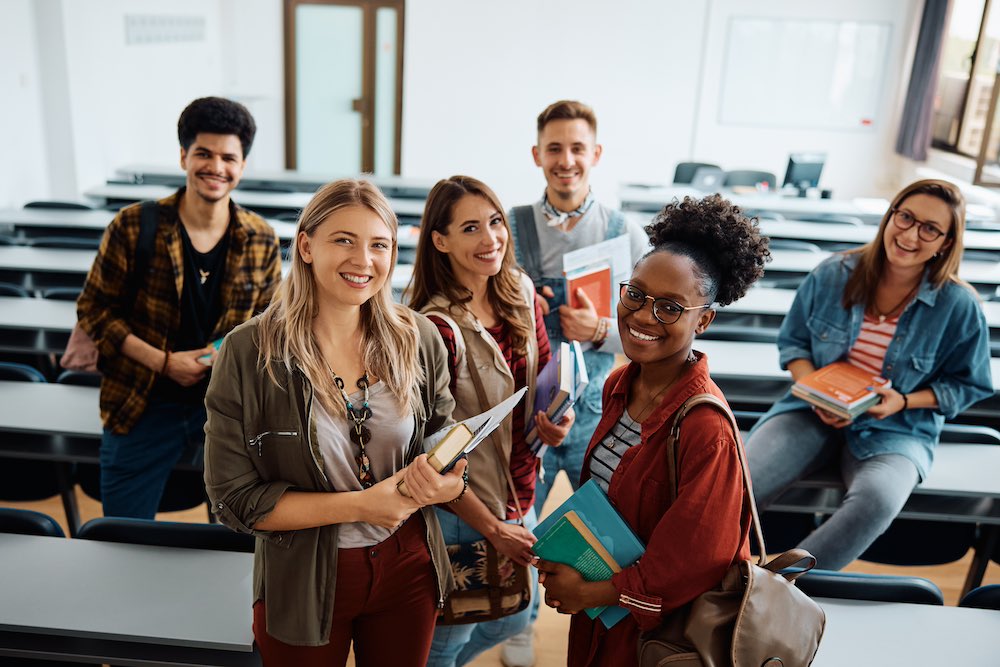 en grupp studenter i ett klassrum